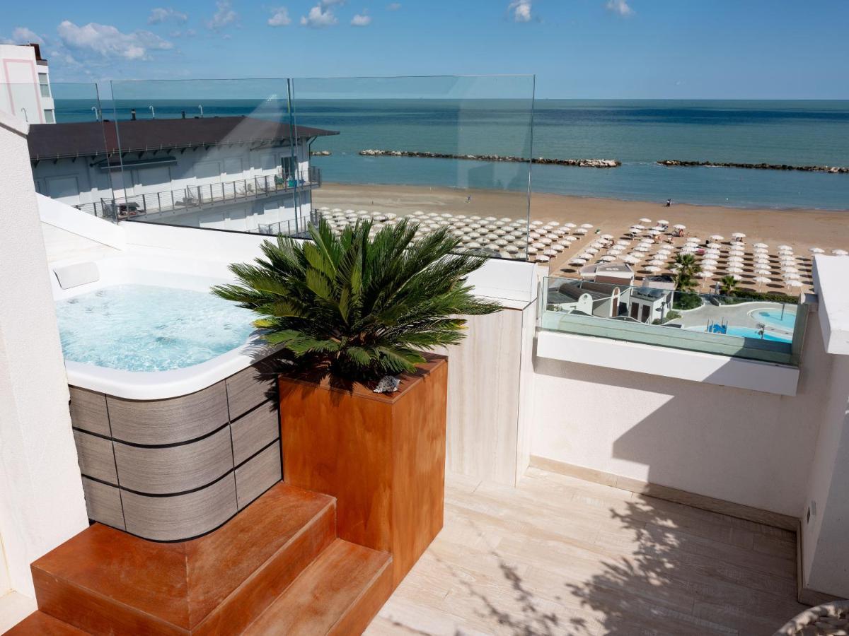 Hotel Trevi Cattolica Exterior foto