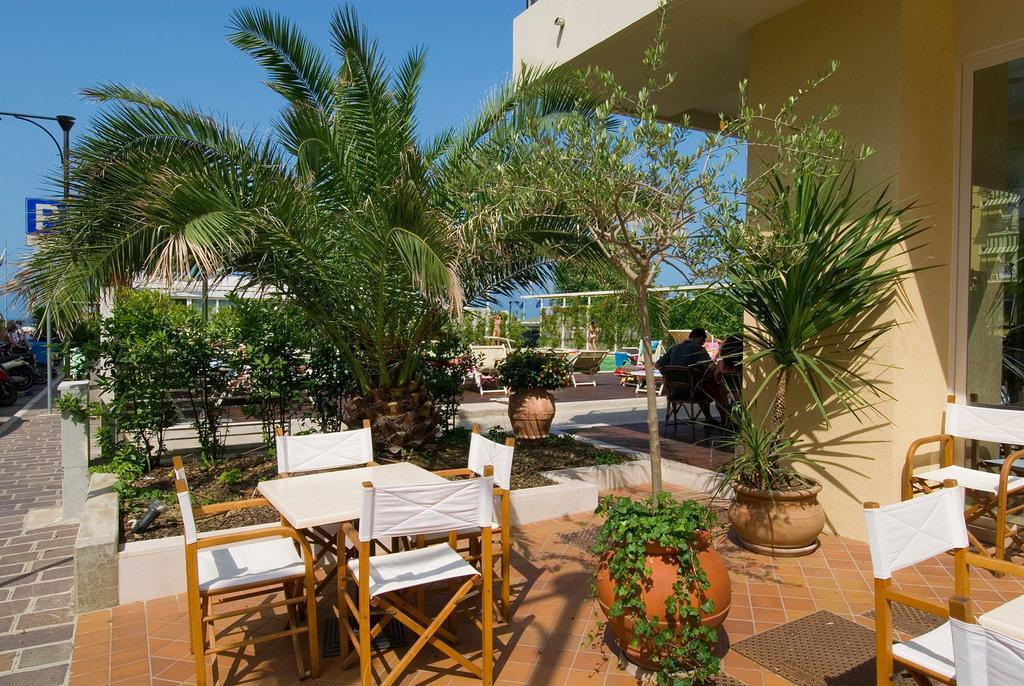 Hotel Trevi Cattolica Exterior foto