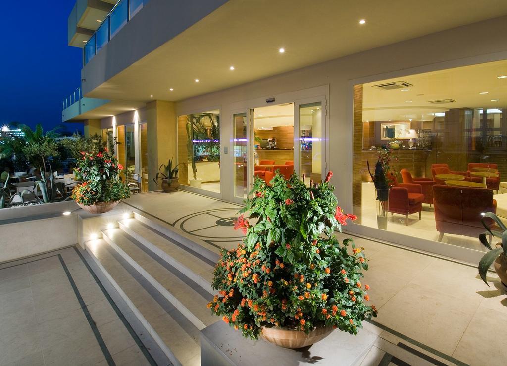 Hotel Trevi Cattolica Exterior foto
