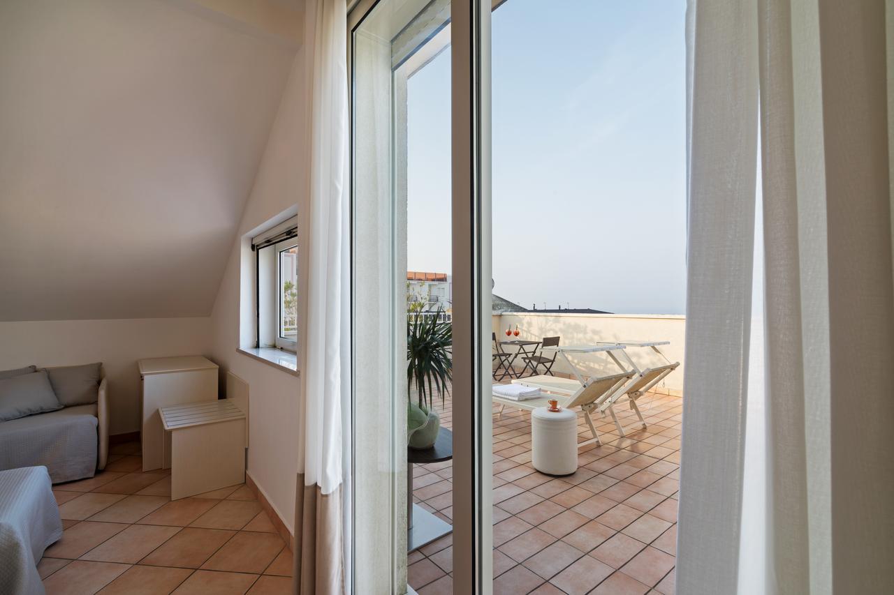 Hotel Trevi Cattolica Exterior foto