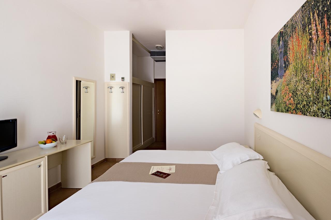 Hotel Trevi Cattolica Exterior foto